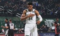 熊猫体育-雄鹿客场击败篮网，取得两连胜