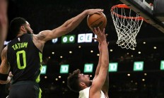 熊猫直播tv-绿军遭骑士逆转何去何从，塔图姆27分无功而返的简单介绍