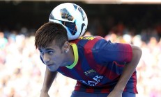 熊猫体育官方-新旧时代的碰撞，詹姆斯以实力破防，76人锁链防守启示录