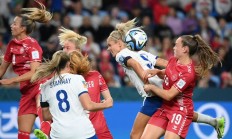 熊猫体育-乌克兰女足队在比赛中击败对手