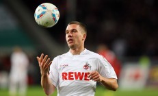 熊猫直播官网-从表演到真章，年终总决赛如何用竞技铁腕审判拉沃尔杯的娱乐幻梦