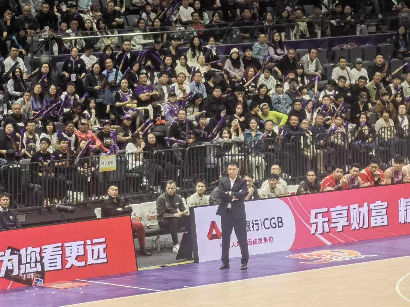 北控队主场大胜，全队表现出色稳居排行榜前列