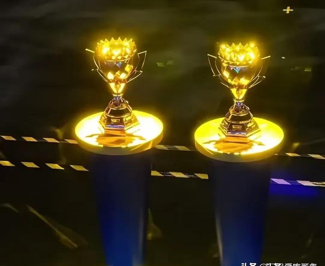 包含强强碰撞，谁能捧起胜利的奖杯？的词条