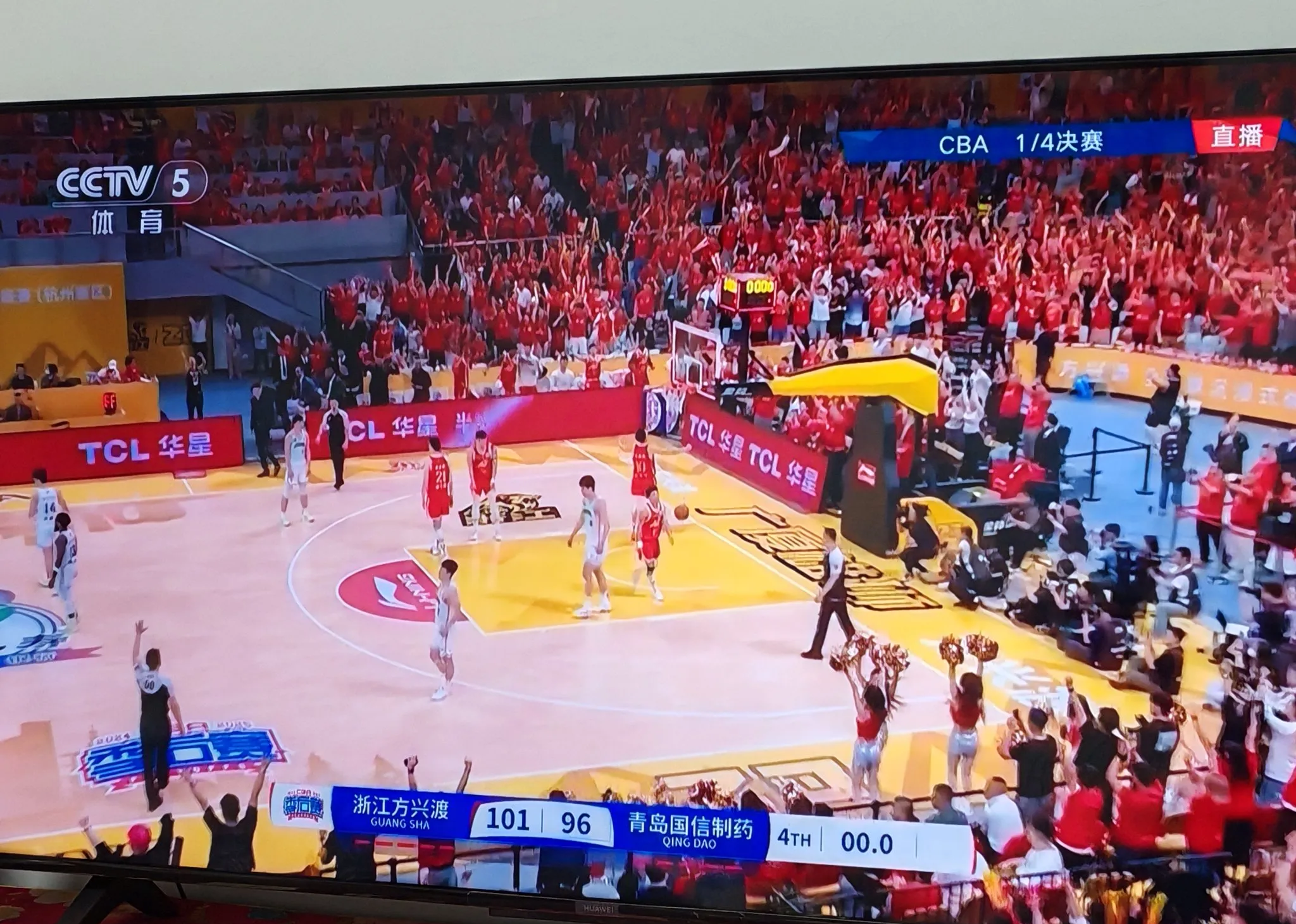 浙江男篮在场上打出好局,力夺胜利 浙江男篮在场上打出好局,力夺胜利