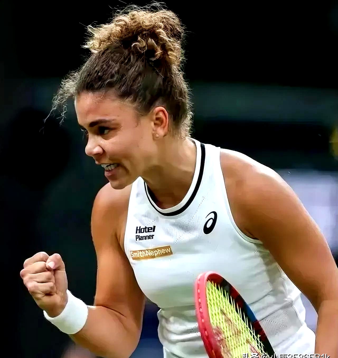 意大利运动员全情投入，稳坐第一