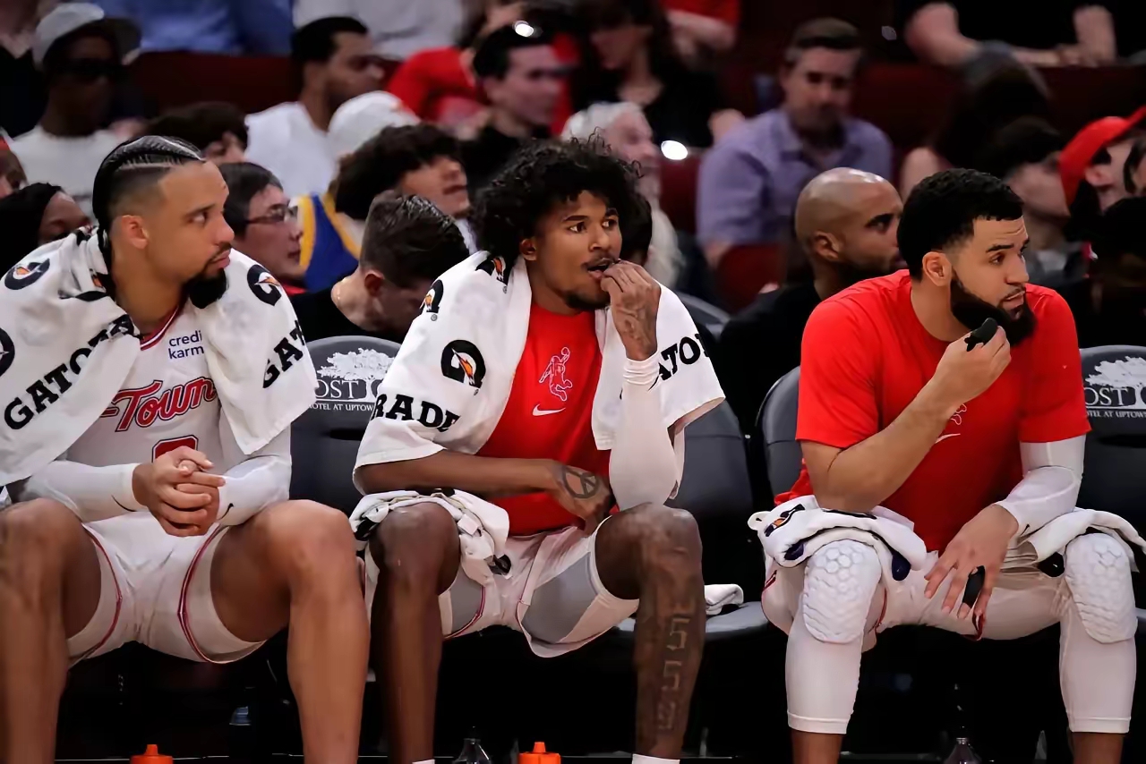 火箭队核心球员发挥低迷，球队遭遇一波连败