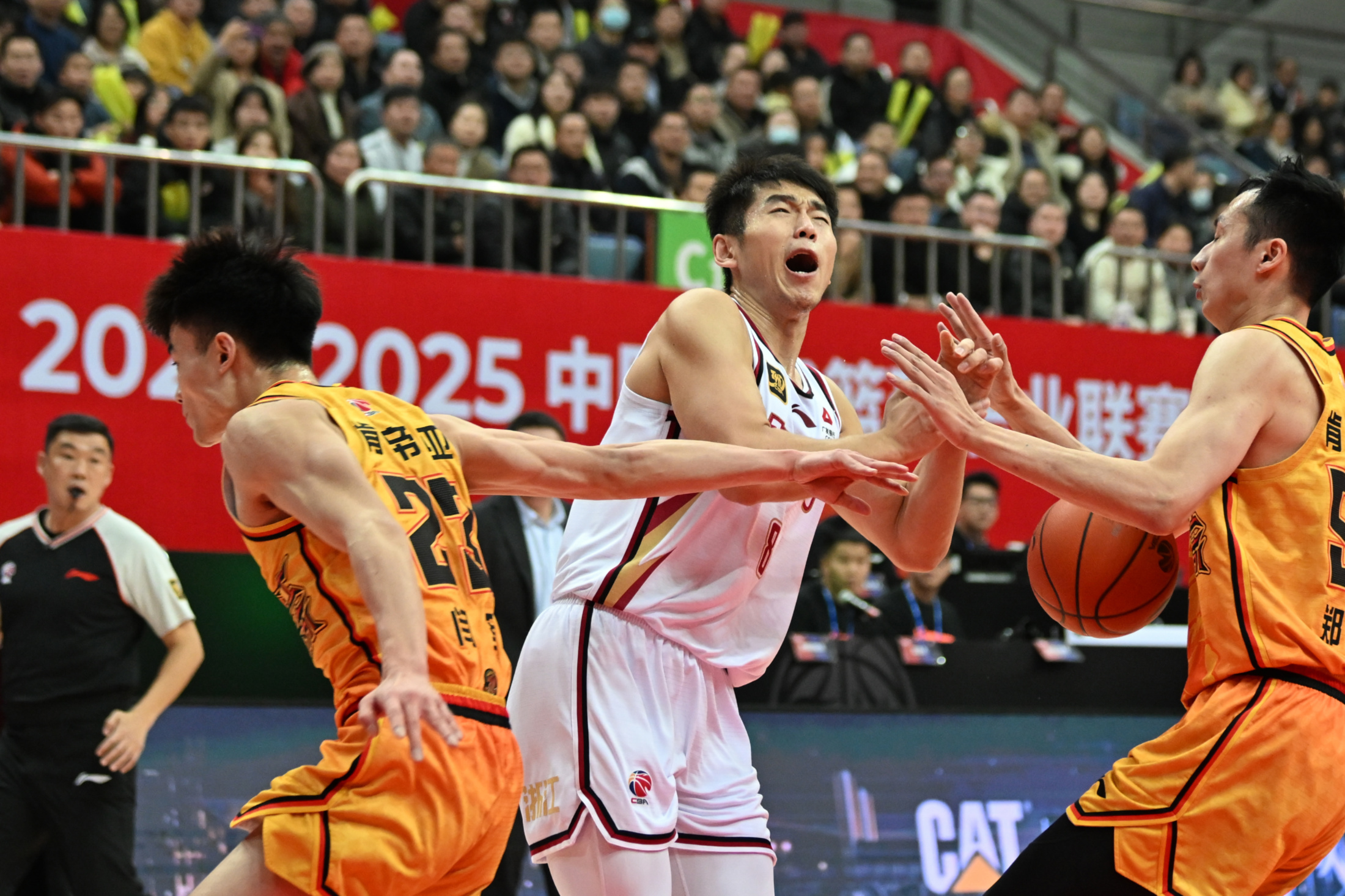 浙江队表现出色，以大比分击败对手的简单介绍