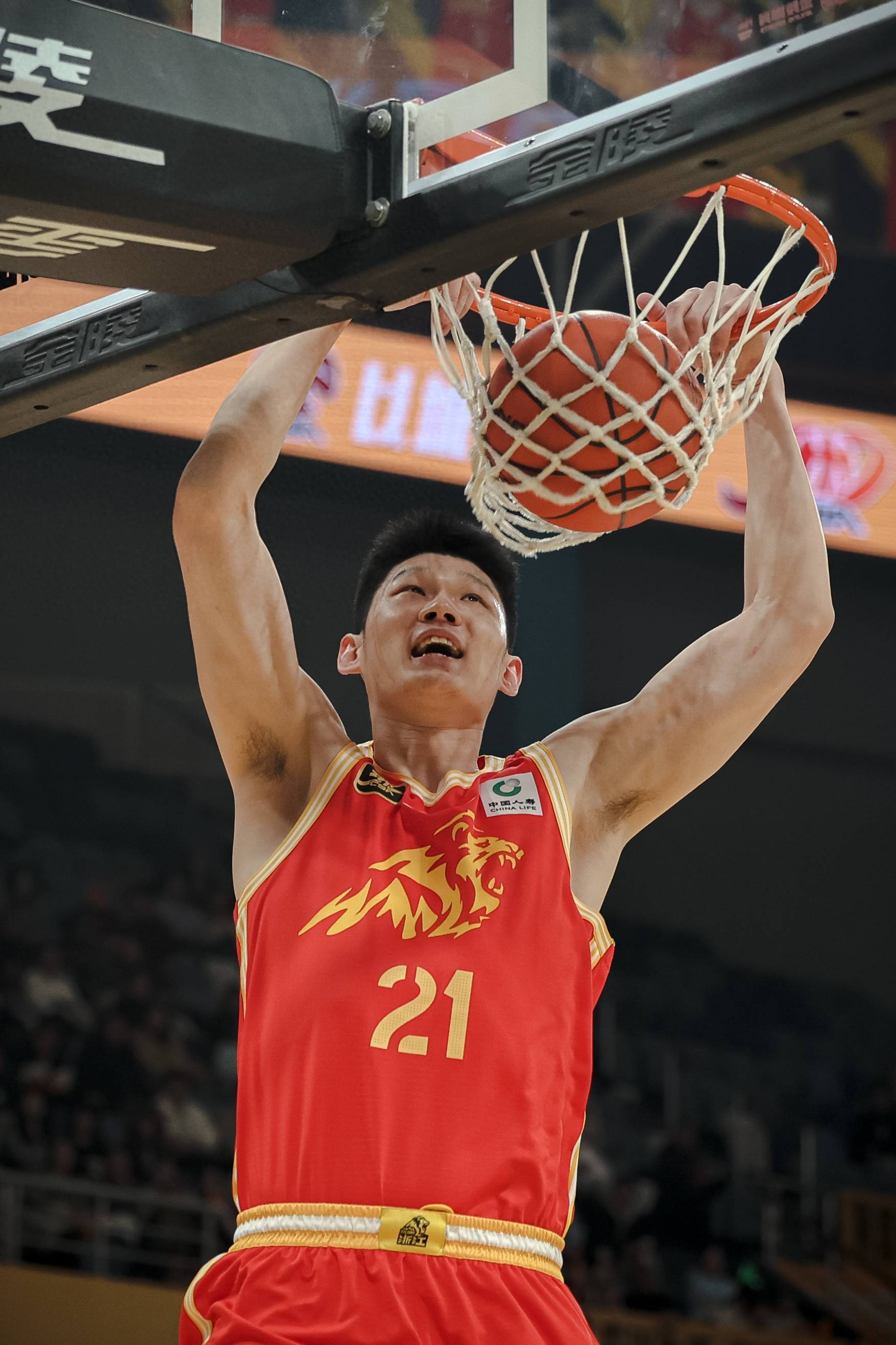 浙江队表现出色，以大比分击败对手的简单介绍