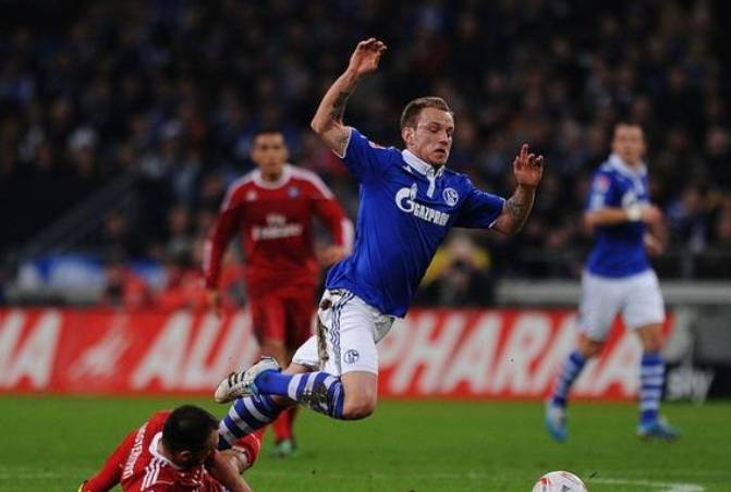 沙尔克04主场憾负,领先位置受到威胁的简单介绍 沙尔克04主场憾负,领先位置受到威胁的简单介绍