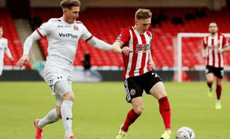 包含欧洲豪强交锋，赛场上掀起火爆战火的词条