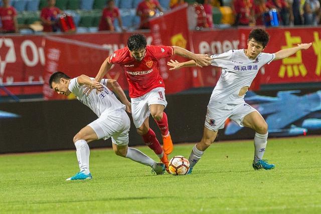 大连超越客场惨败,保级压力增大 大连超越客场惨败,保级压力增大