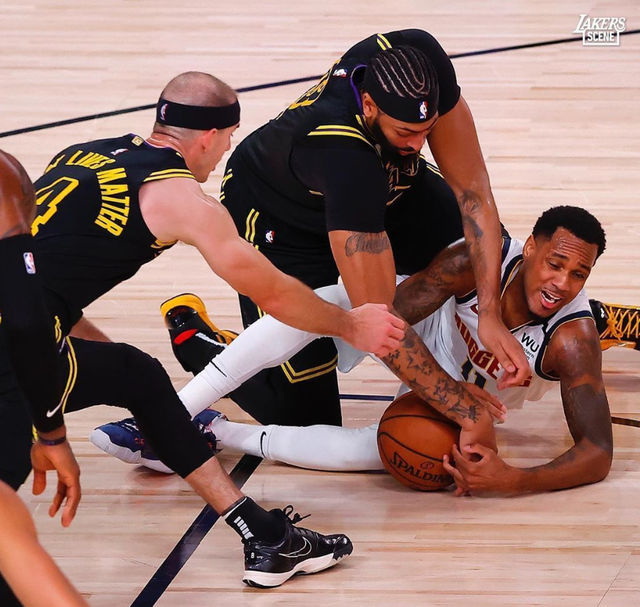 FLY翻盘EDG，Hanssama线上压制力十足宿敌对决入围赛，让粉丝疯狂欢呼的简单介绍