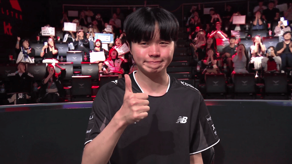 KT翻盘GEN,Canyon完成史诗逆转宿命之战淘汰赛,让粉丝疯狂欢呼 KT翻盘GEN,Canyon完成史诗逆转宿命之战淘汰赛,让粉丝疯狂欢呼