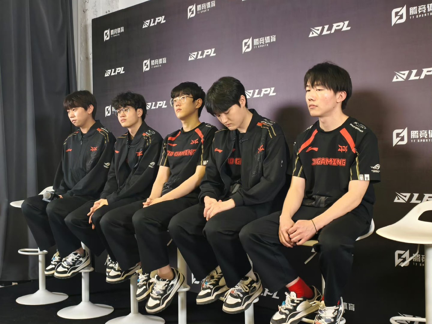 JDG血洗DFM，Scout团战一打五激烈交锋2025世界赛，成为赛场最大亮点