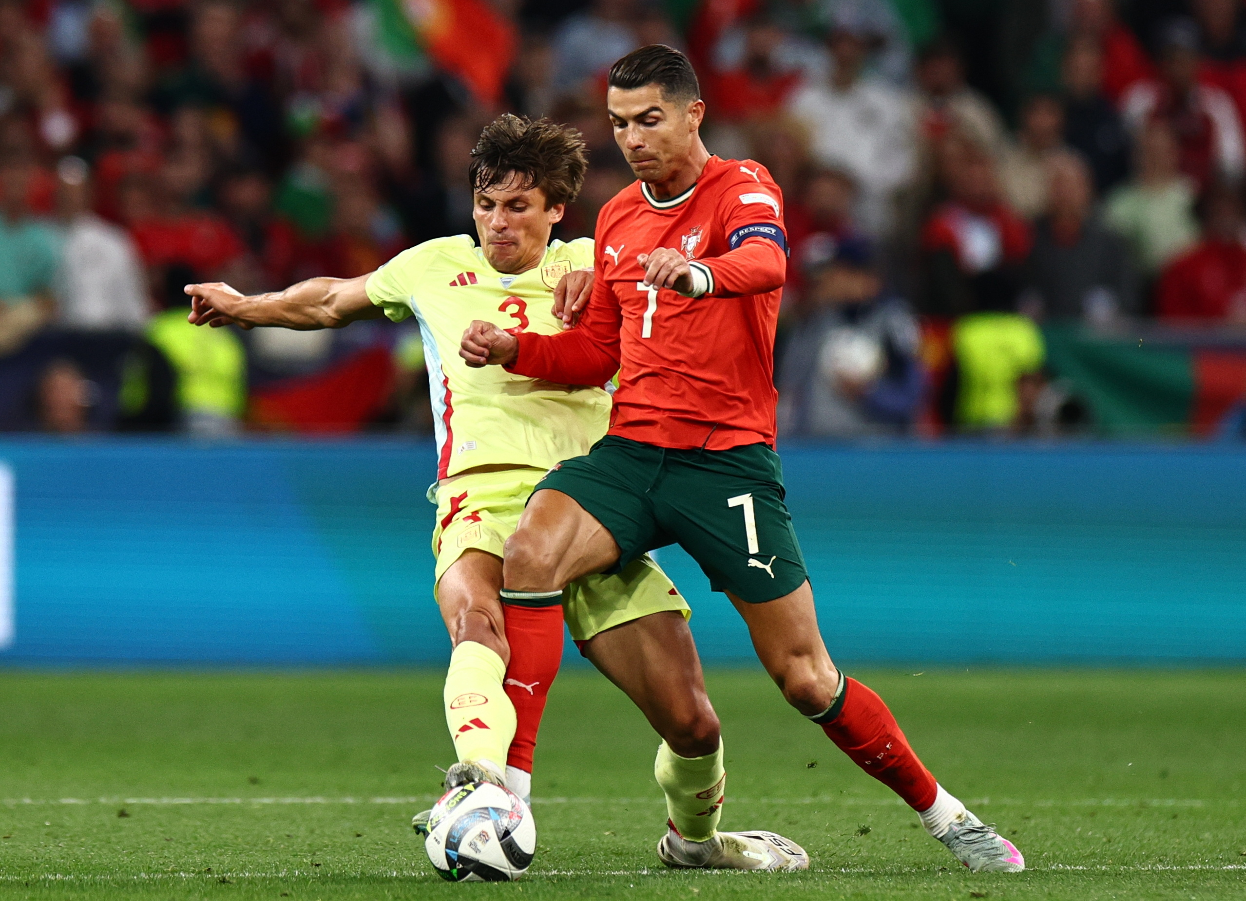 葡萄牙女足挑战加拿大，谁能取胜？