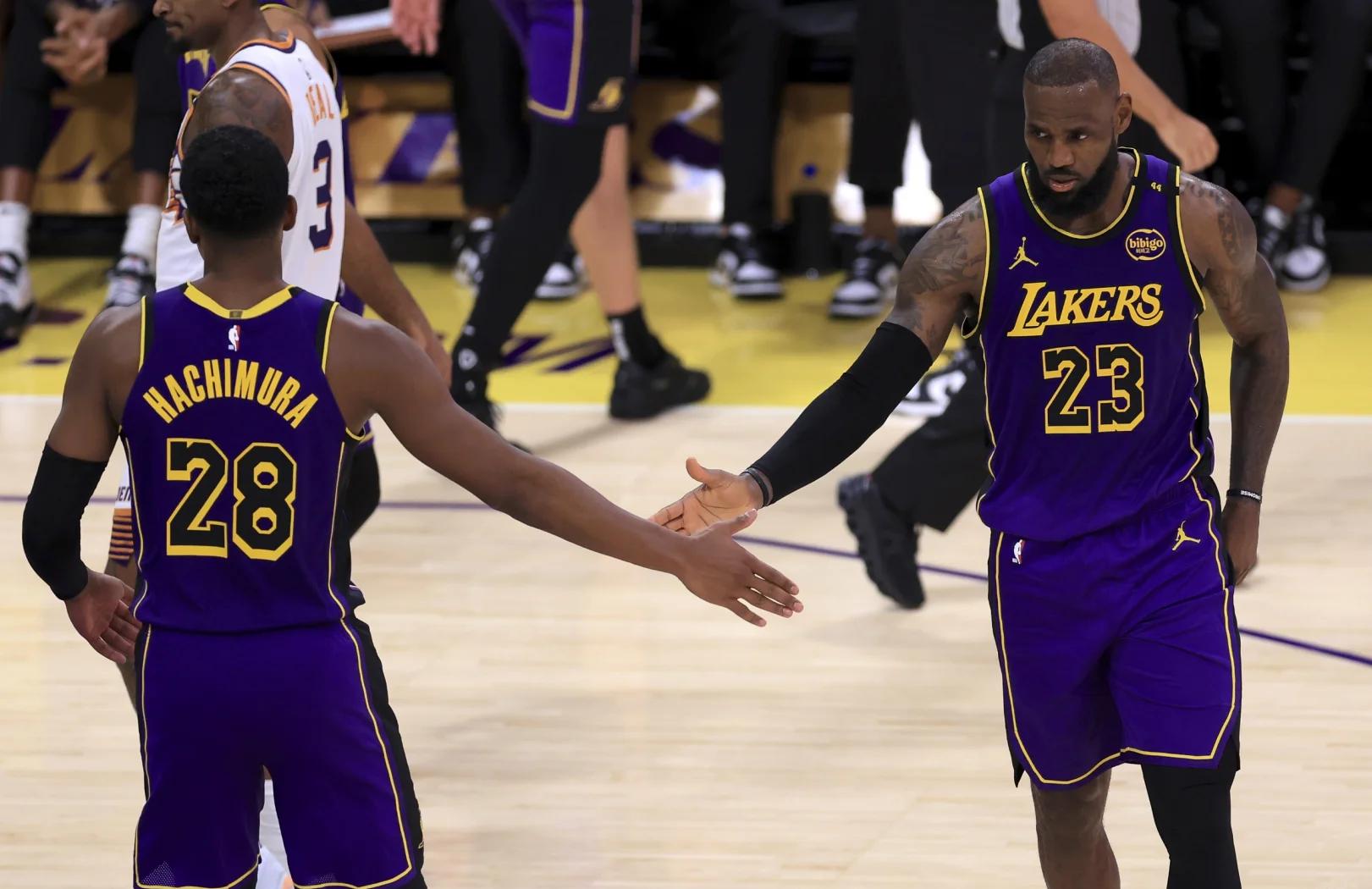 湖人不敌雄鹿,遭遇3连败 湖人不敌雄鹿,遭遇3连败