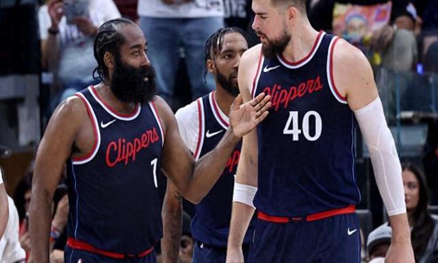 快船主场击败开拓者，将系列赛扳平