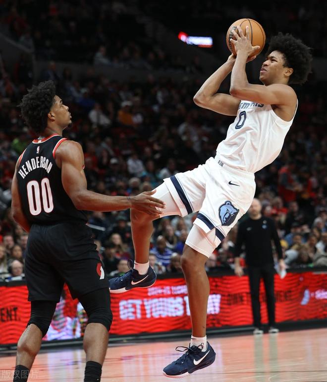 包含灰熊新秀状态上升，成球队潜力之星的词条