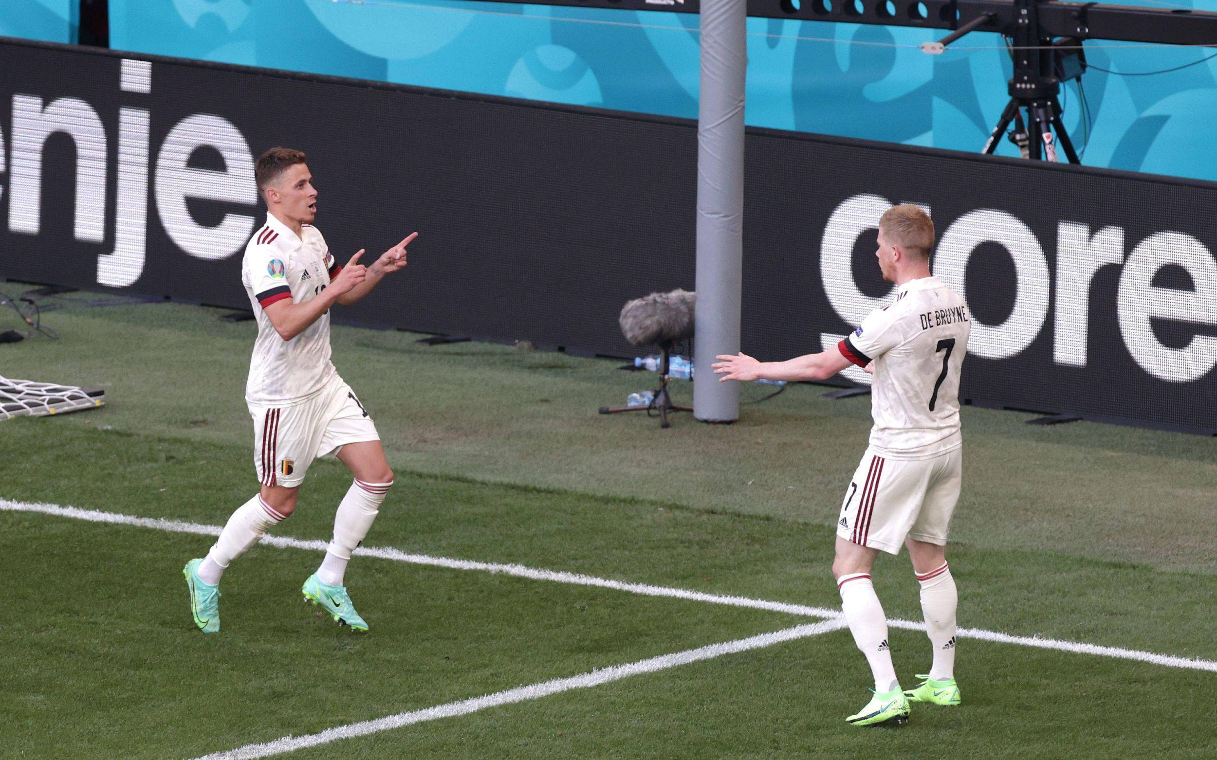 荷兰战胜北马其顿,如愿以偿锁定16强资格 荷兰战胜北马其顿,如愿以偿锁定16强资格