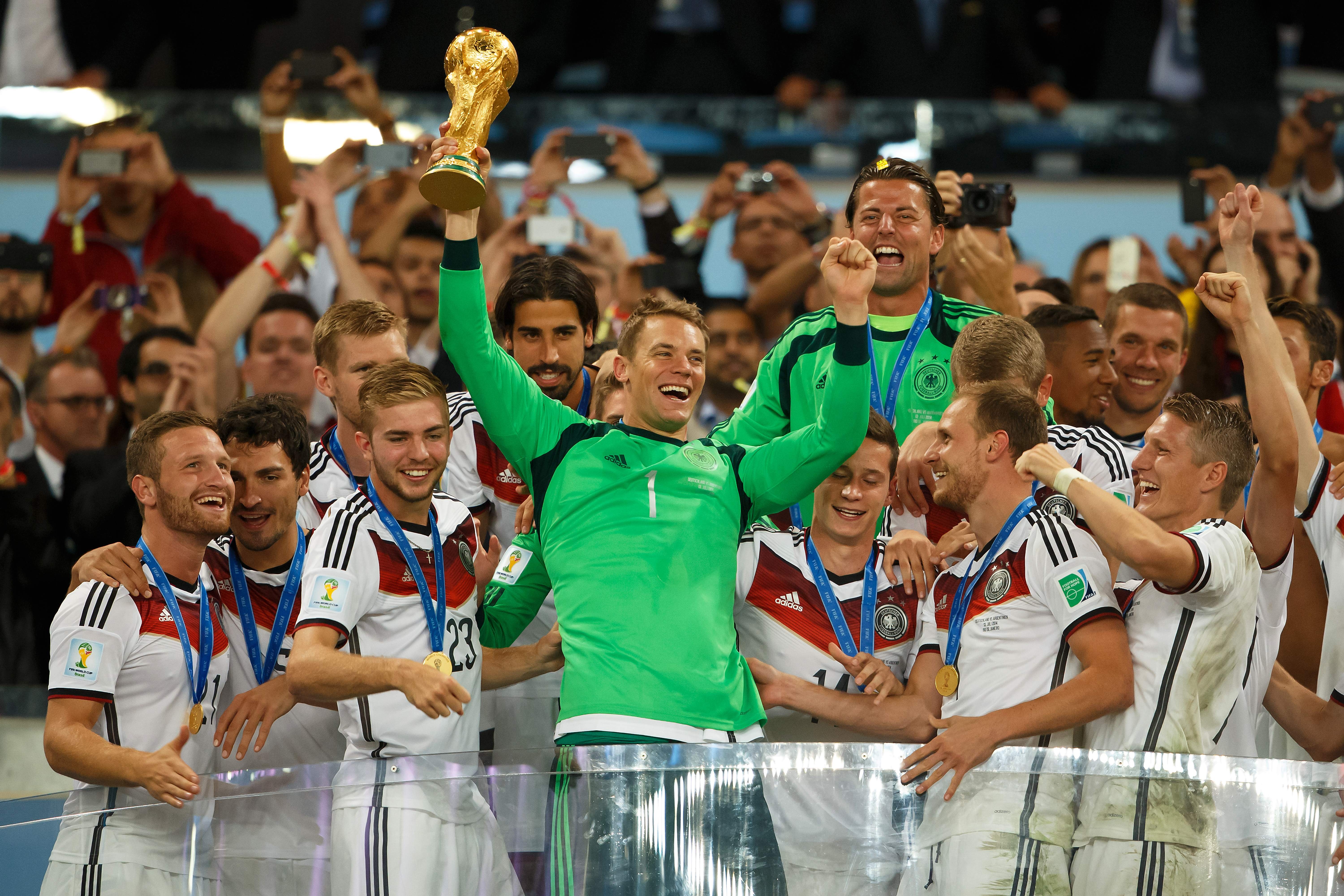 世界足球强队争夺胜利,决胜时刻! 世界足球强队争夺胜利,决胜时刻!