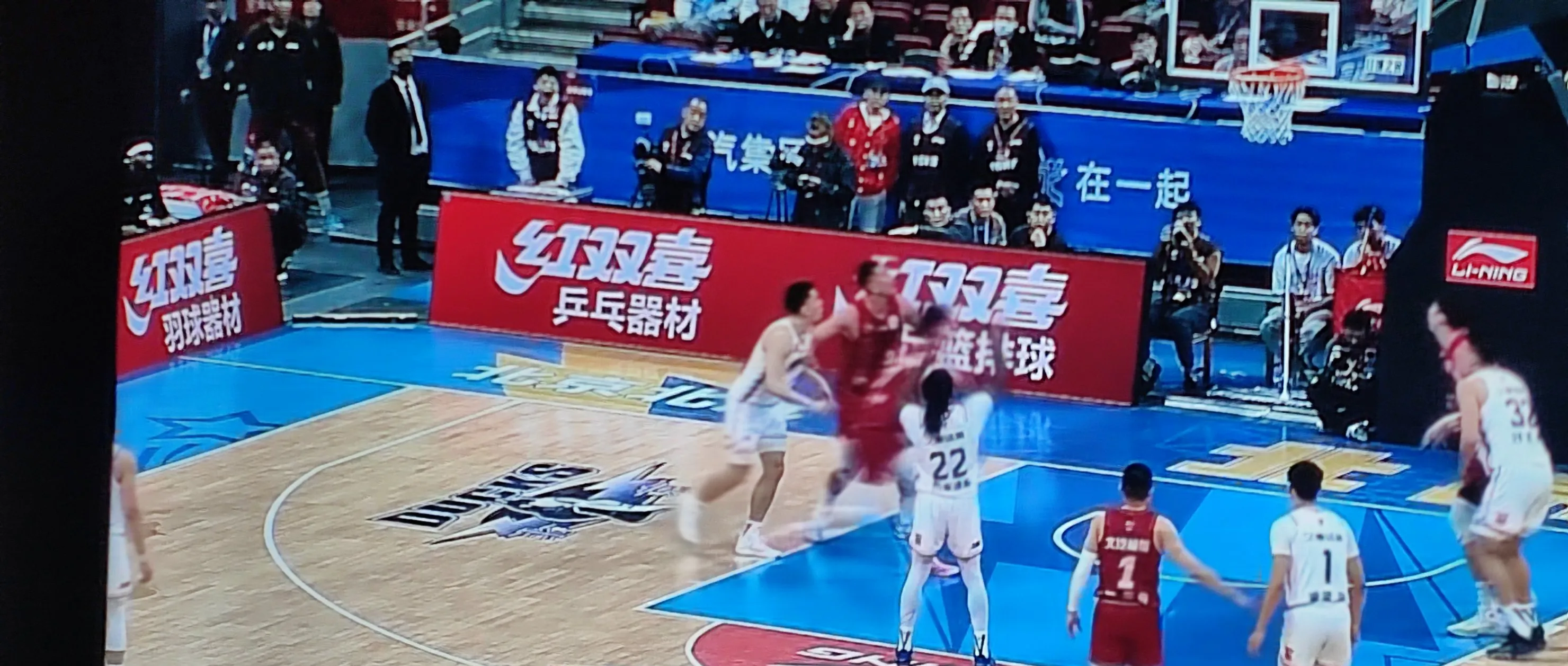 上海男篮球员因伤退出下一场比赛 上海男篮球员因伤退出下一场比赛