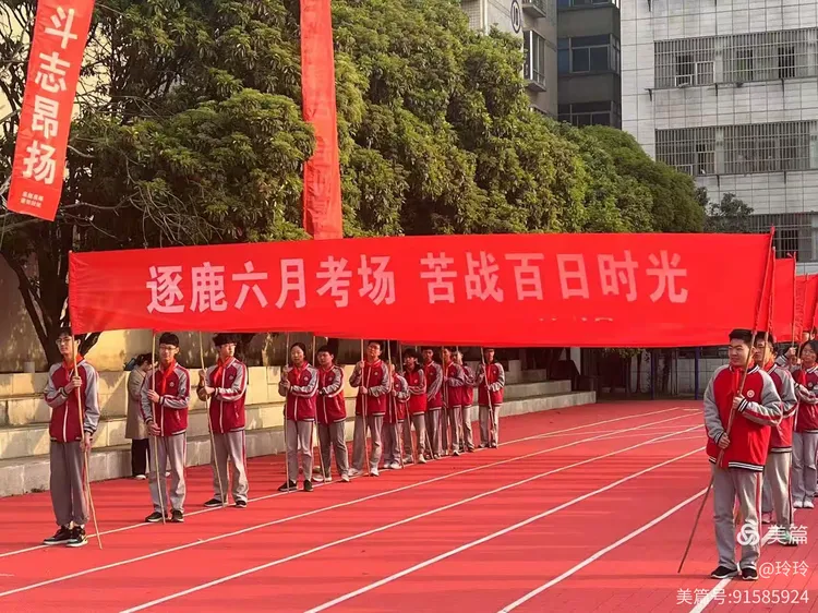 一场势均力敌的对决,球员斗志昂扬展现拼搏精神 一场势均力敌的对决,球员斗志昂扬展现拼搏精神