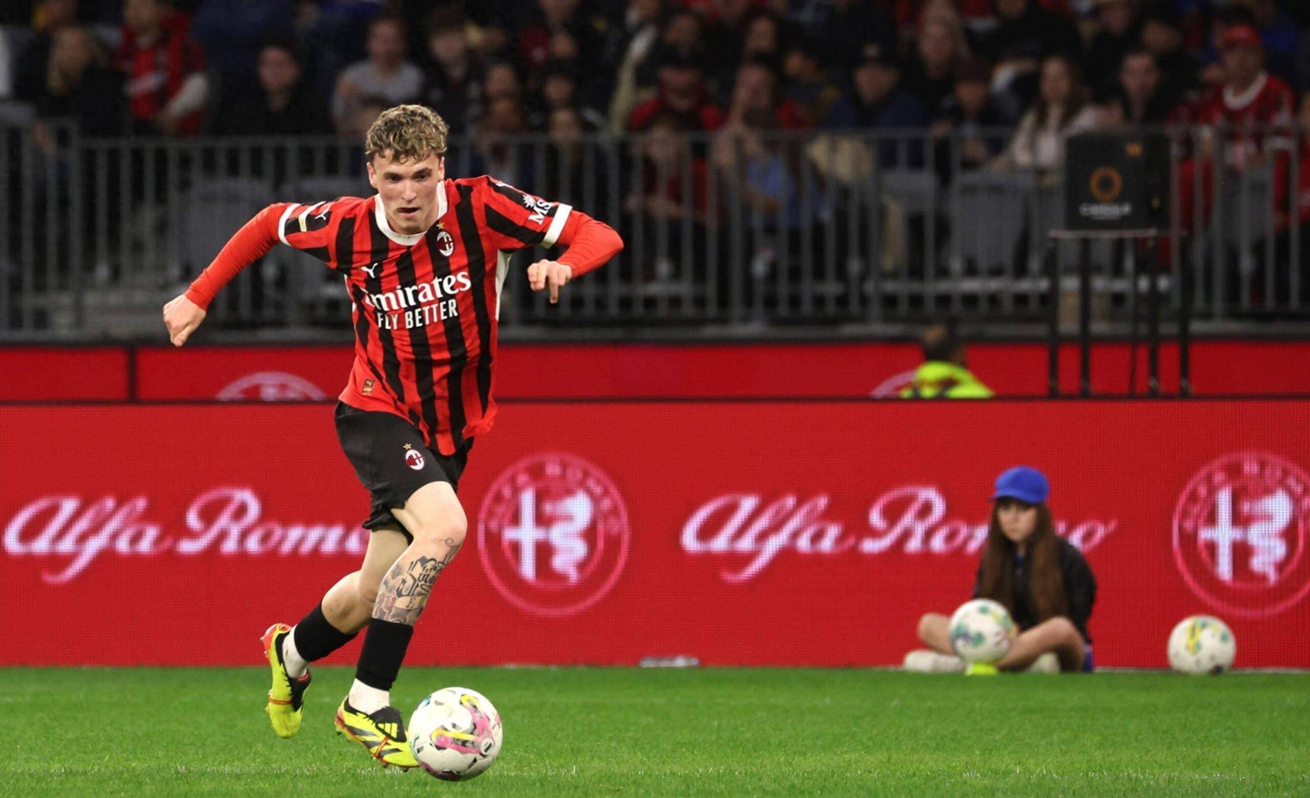 AC米兰主场迎战国际米兰,备受关注 AC米兰主场迎战国际米兰,备受关注