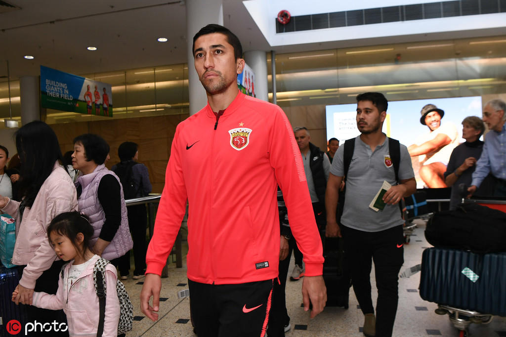 大阪银行队在亚冠比赛中表现抢眼，赢得国内球迷支持