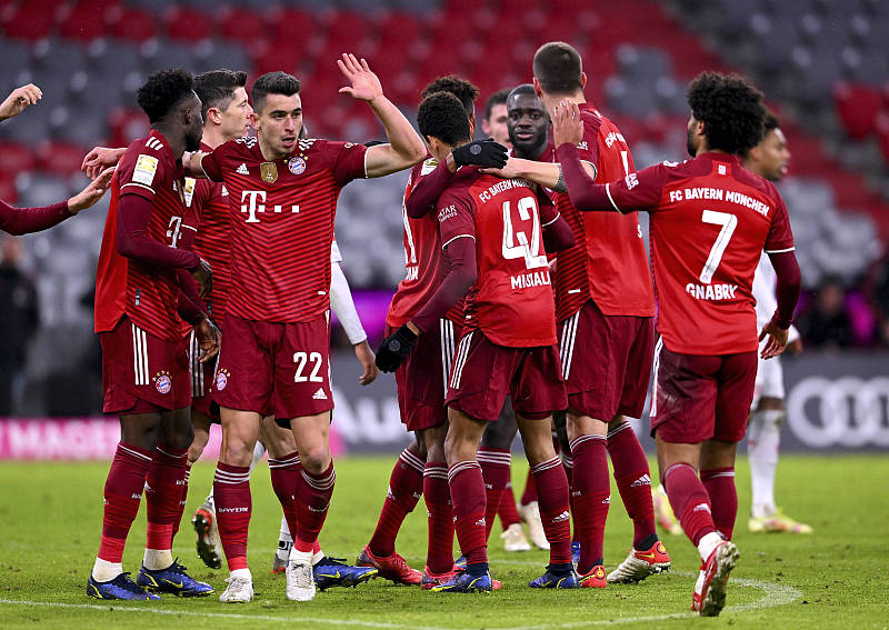 斯图加特爆冷击败门兴格拉德巴赫，取得重要胜利