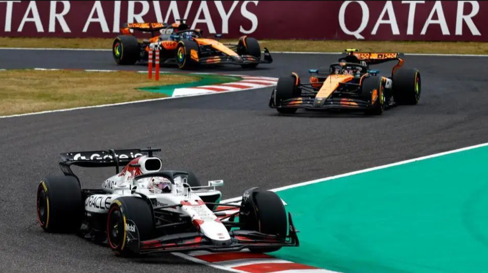 关于梅赛德斯碾压迈凯伦,维斯塔潘惊艳四座的信息 关于梅赛德斯碾压迈凯伦,维斯塔潘惊艳四座的信息