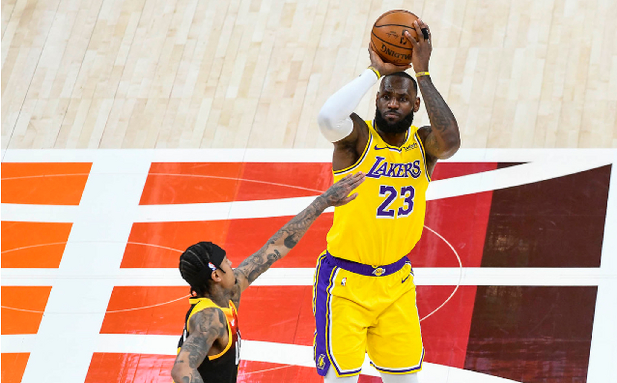 包含爵士碾压深圳队，浓眉哥统治全场的词条