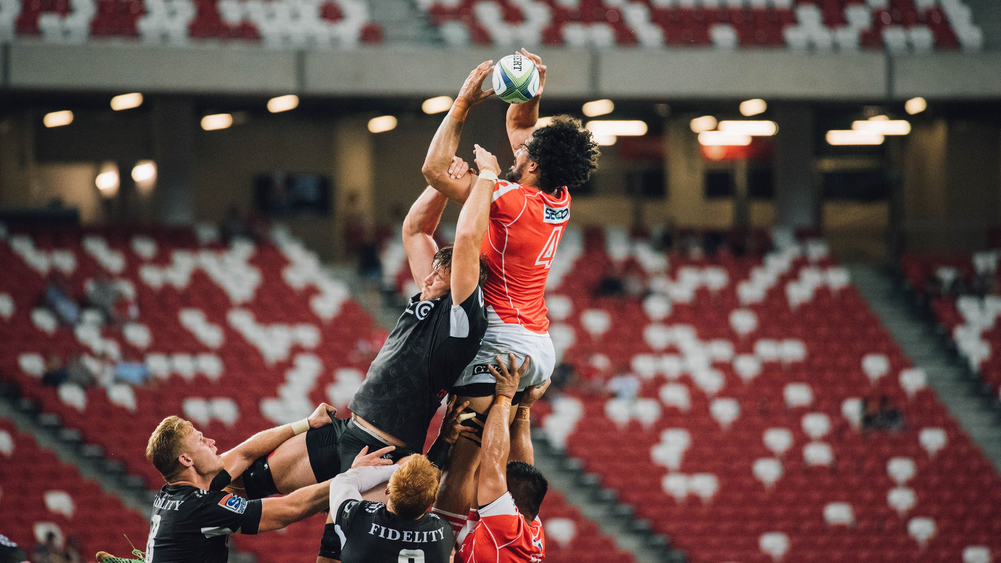 红墙白浪间的决胜之道，论F1新赛季揭幕战与爵士对阵广厦的专注艺术