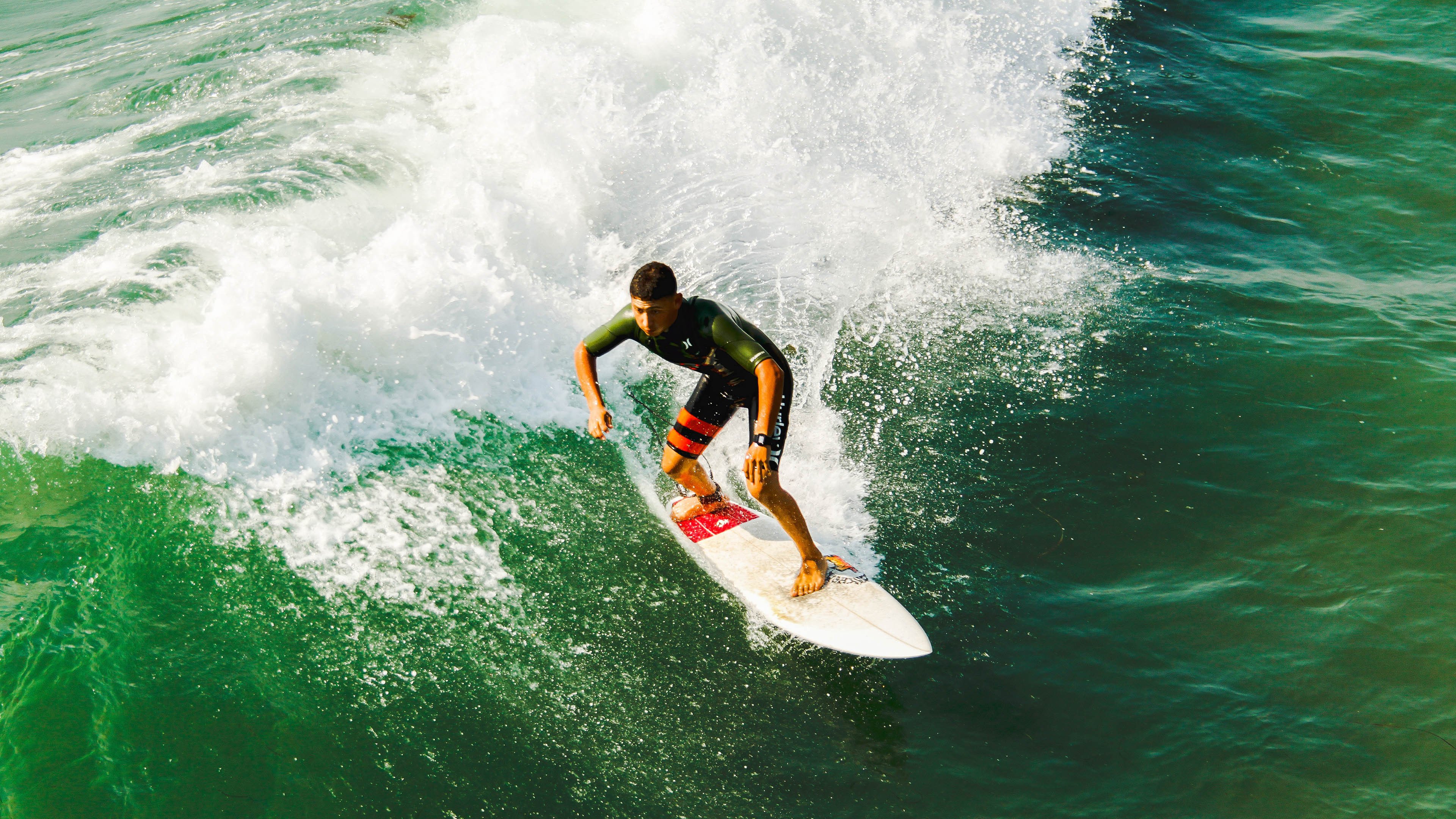 双线闪耀，马刺关键战突围篮网，小贾伦欧冠决赛接管比赛
