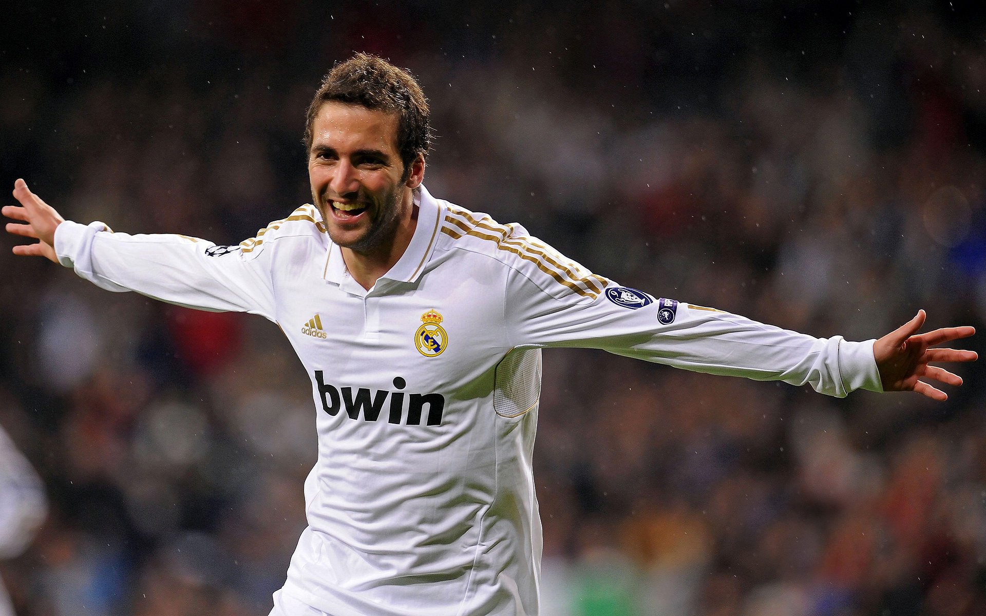 钢铁防线与精密齿轮，足球世界的两种成功哲学