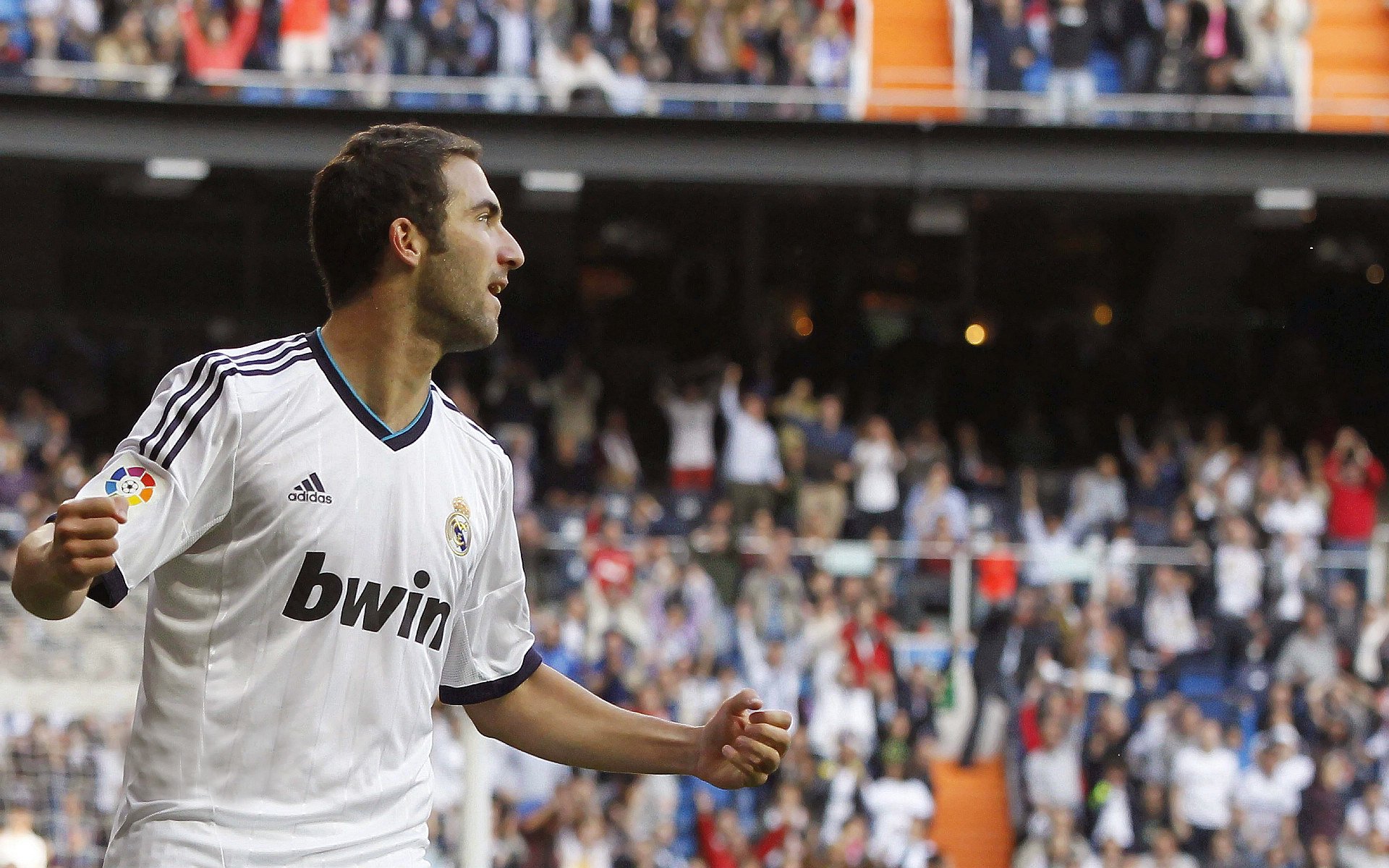 当足球之子降临NBA之夜，阿拉巴在硬木地板上踢出的生涯交响